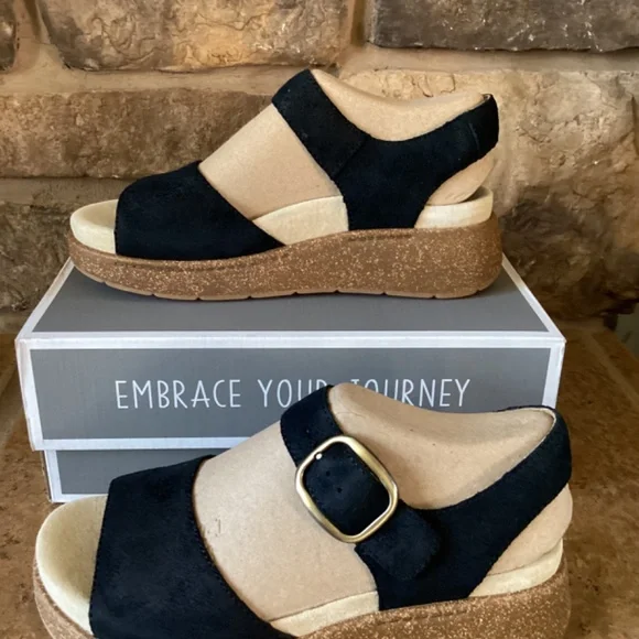 Dansko Bianca Platform Sandal Black Burnished Suede EU 38 US 7.5-8 Women Shoes - Picture 2 of 9